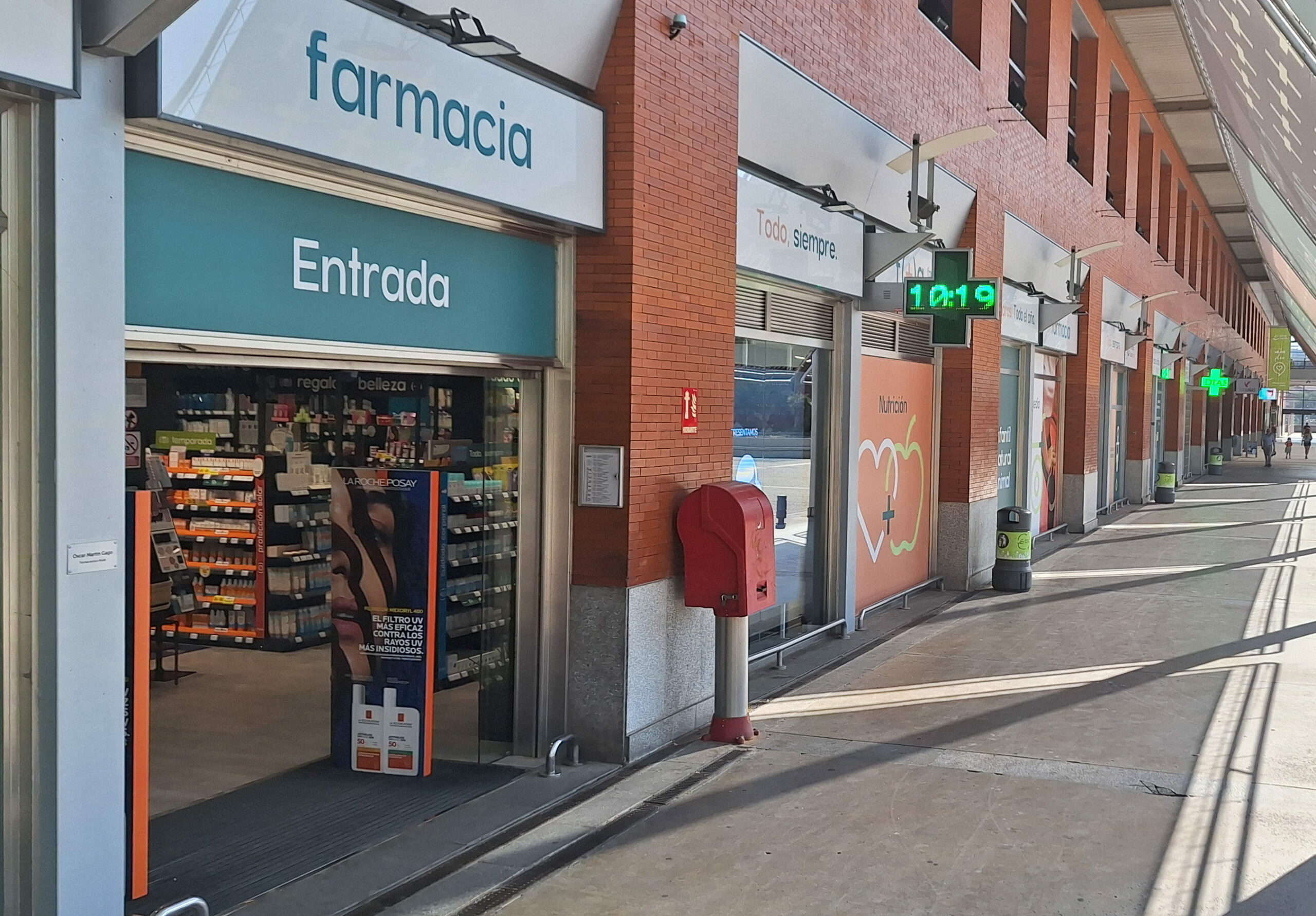 Entrada_farmacia_aluche_24h_1